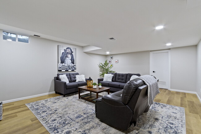 Foto del edificio - 4339 Royal Pine Blvd