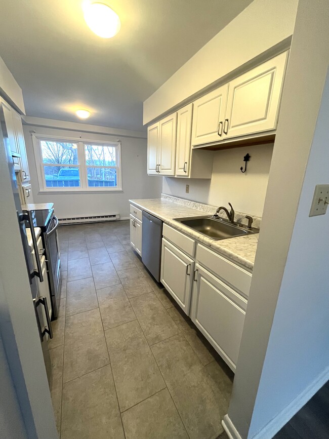 Foto del edificio - 41C White Farms Rd