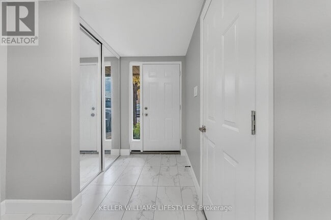 Photo du bâtiment - 700-700 Osgoode Dr