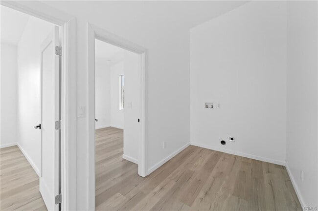 Foto del edificio - 8512 Wilbur Ave