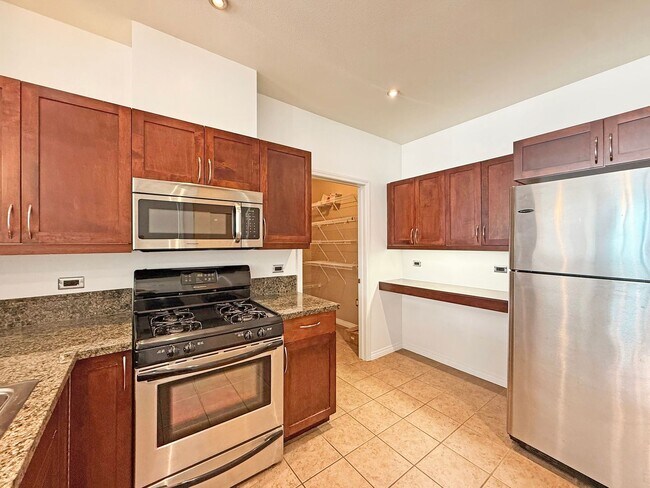 Building Photo - Modern Downtown Condo – 2BR/1BA in the Hea...