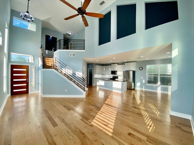 Foto del edificio - East Austin Elegance: 3BR Gem in Gated Com...