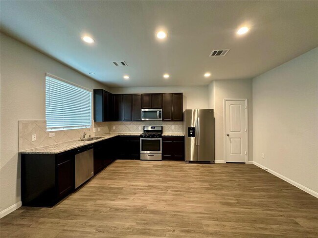 Building Photo - 9511 Summer Song Dr