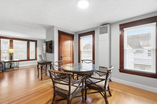 Building Photo - 65 S Elm St