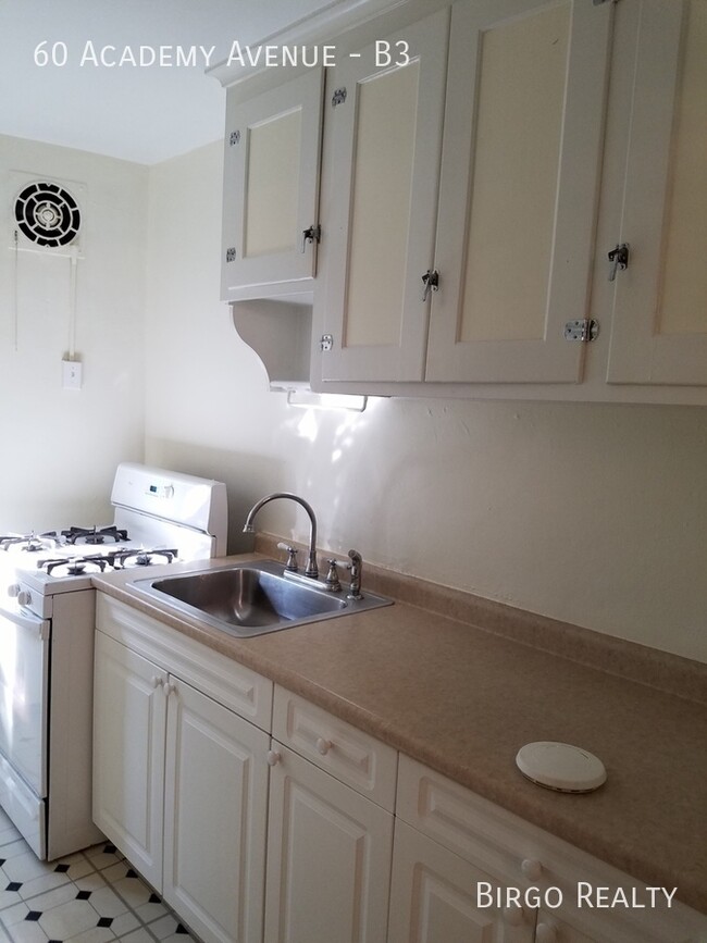 Building Photo - Free Parking for a year & $300 Deposit *Wi...