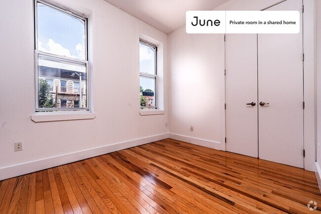 Building Photo - Private bedroom in 3 bed/1 bath Home
