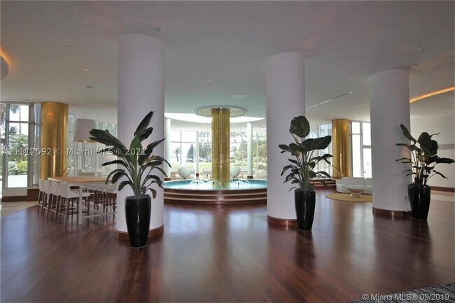 Foto del edificio - 5161 Collins Ave