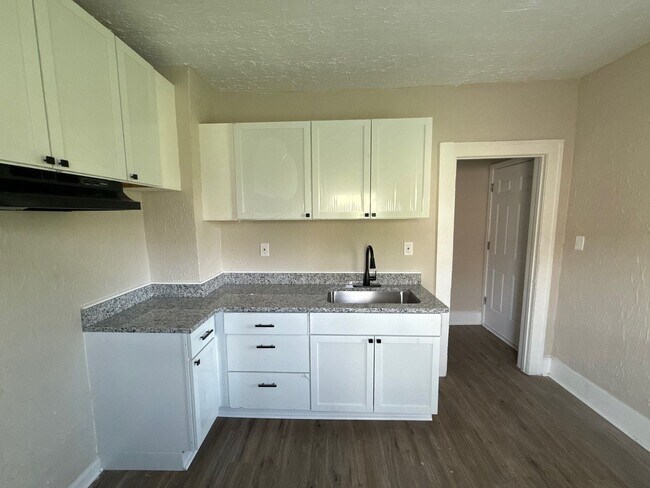 Foto del edificio - Fully Renovated 3-Bedroom Home – Move-In R...