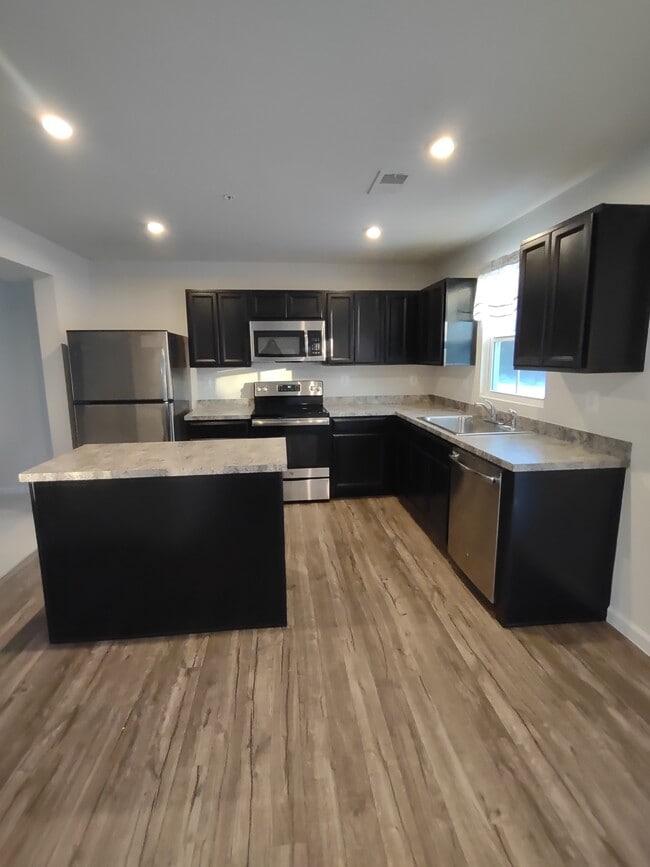 Building Photo - 76 Azalea Cir