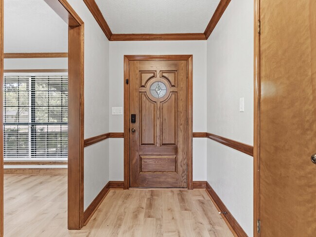 Building Photo - 6970 Ellen Ln