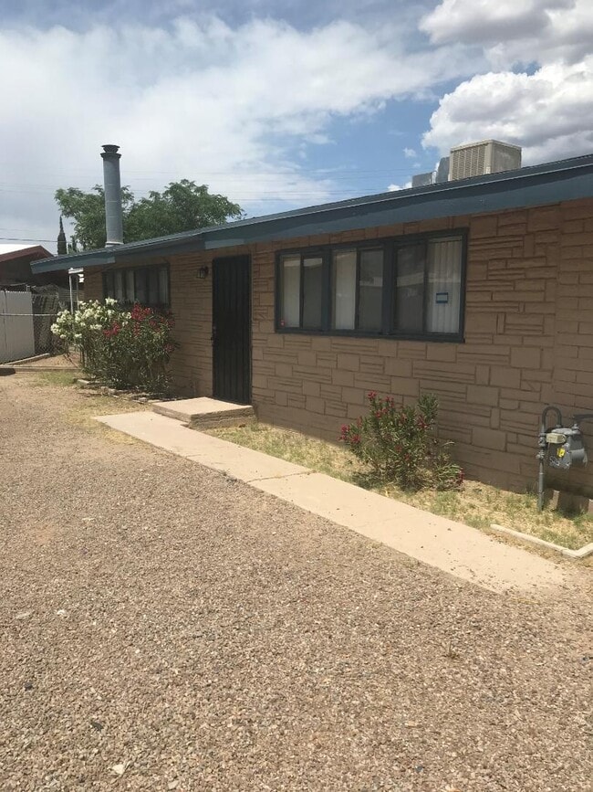Building Photo - 2026 S Amalia Ave