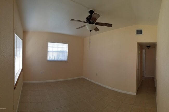 Building Photo - 1335 Boxwood Dr