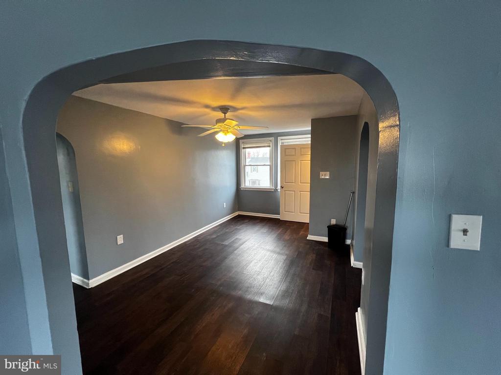 411 W Bridge St Unit 2 (SECOND FLOOR), Morrisville, PA 19067 Room for