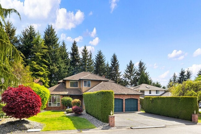 Building Photo - Beautiful 4 Bed 2.5 Bath single family hou...