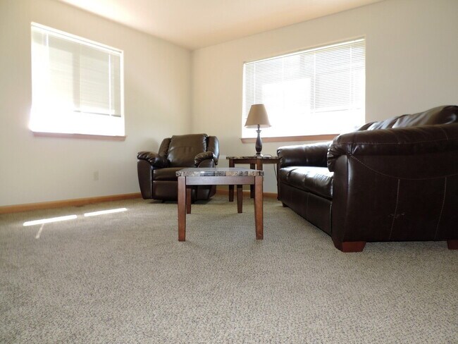 Foto del edificio - "Spacious 4-Bed, 2.5-Bath Gem in Stanley, ND – Discover 1,695 Sq. Ft. FOR SALE!"