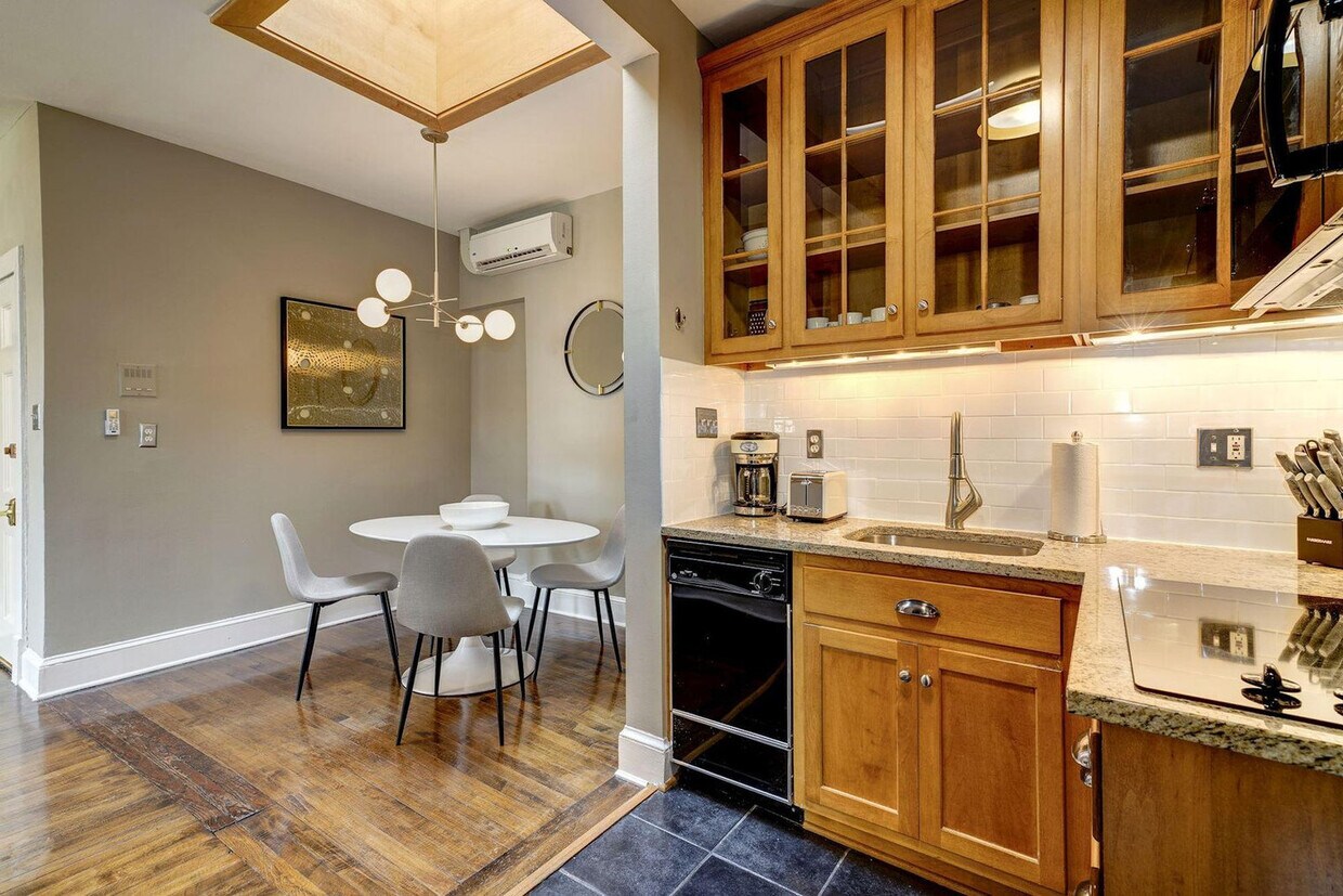 Building Photo - 1904 R St NW