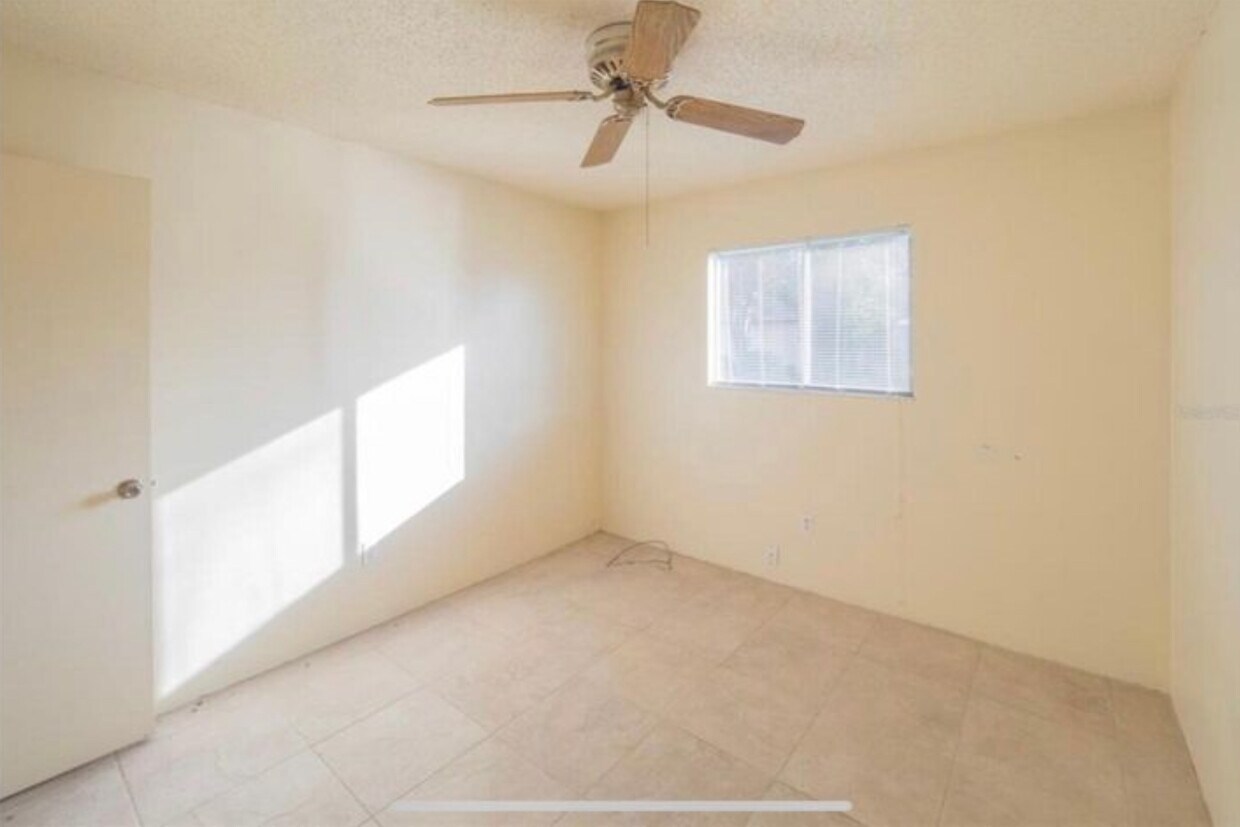 Primary Photo - 501 W Rosewood Ln