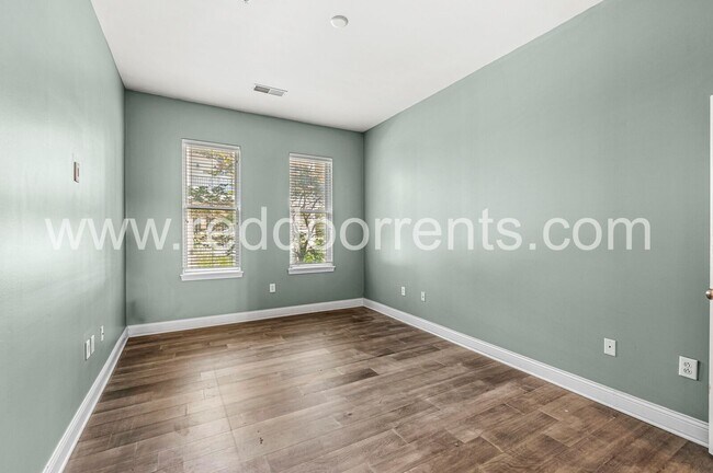 Foto del edificio - ? LIMITED TIME: Move in this September and...