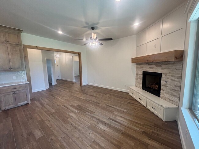 Foto del edificio - Wonderful 4 Bed 2 Bath Home in Norman