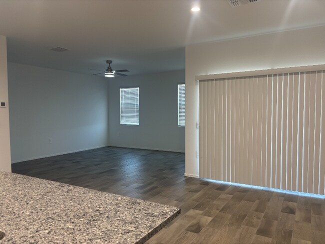 Foto del edificio - 28242 N Nealite Dr