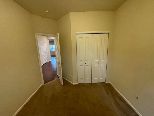 Foto del edificio - Gorgeous 5 Bedroom Home for Rent In South ...