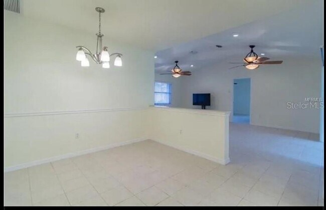 Foto del edificio - 25230 Campos Dr