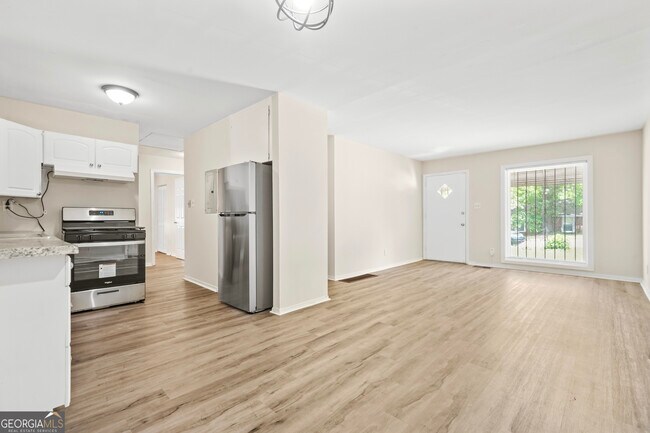 Foto del edificio - 3698 Fairlane Dr NW