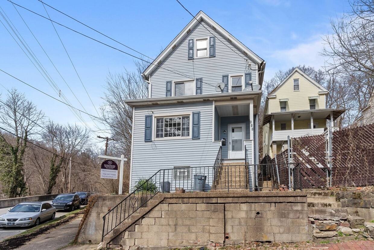 517 Center Ave, Pitcairn, PA 15140 House Rental in Pitcairn, PA