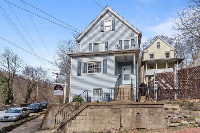 Beautiful Home with Central Air and Main Floor Laundry, Gateway School District - Beautiful Home with Central Air and Main Floor Laundry, Gateway School District