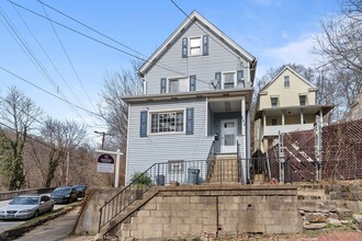 Building Photo - 517 Center Ave