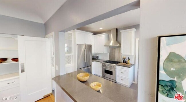 Building Photo - 3 br, 3 bath Condo - 355 N Mansfield Ave