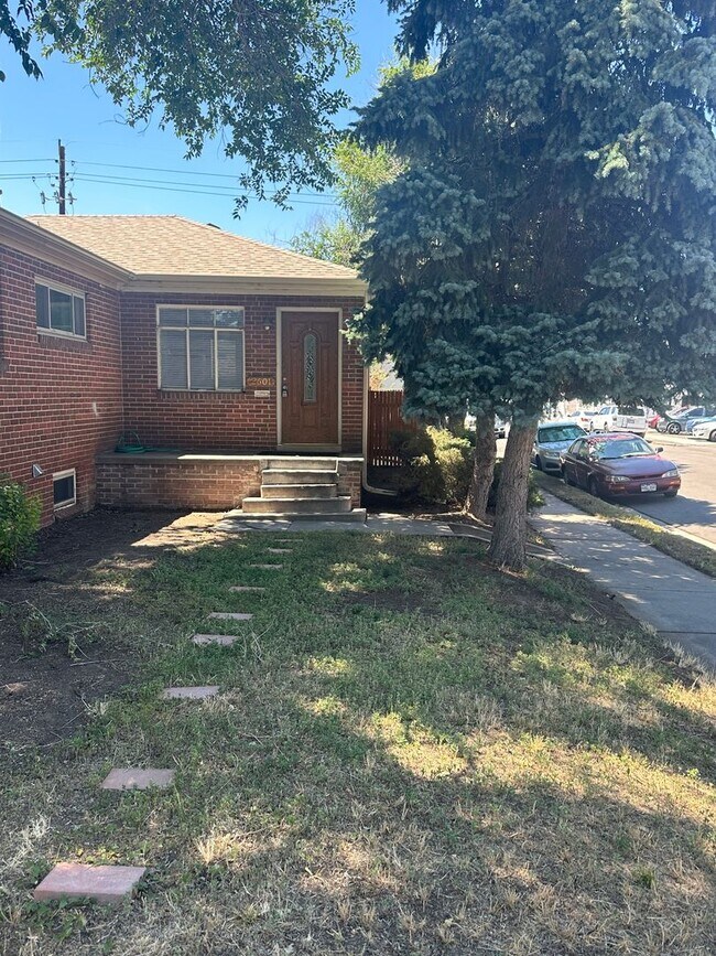 Foto del edificio - Fantastic 4 Bed 2 Bath 2 living rooms - Available 4/10/26