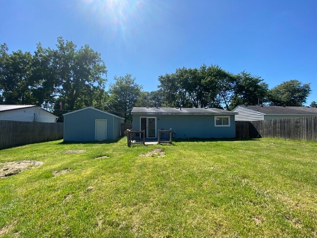 Building Photo - LIMITED TIME SPECIAL 1ST MONTH RENT FREE - 3 Bedroom Single Family Home in Elkhart!