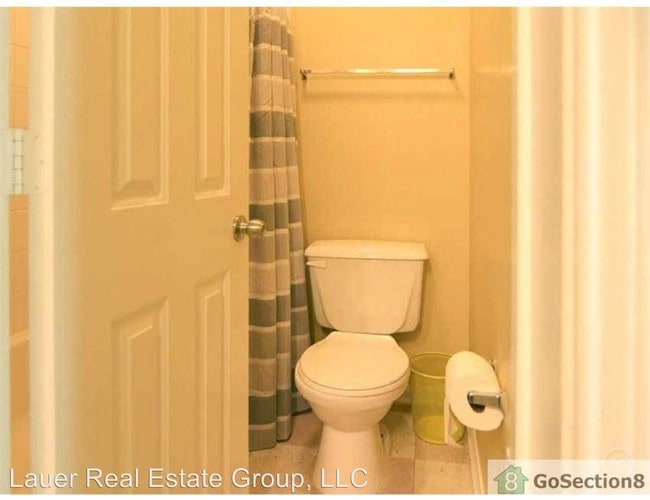 Building Photo - 401 Putnam Dr