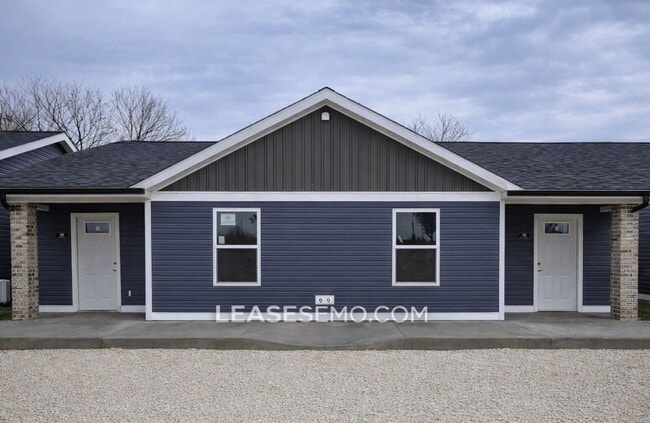 Building Photo - 3-bedroom Duplex