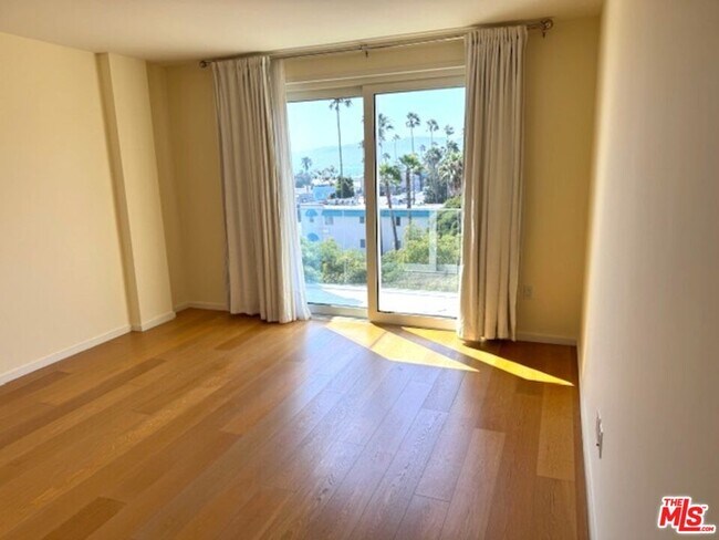 Foto del edificio - 1705 Ocean Ave