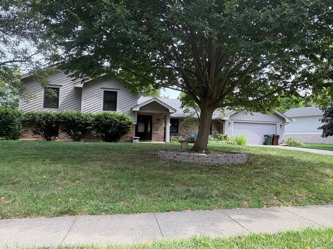 Beautiful Tri-level Home in Centerville - Beautiful Tri-level Home in Centerville