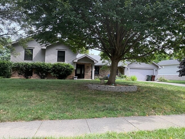 Beautiful Tri-level Home in Centerville - Beautiful Tri-level Home in Centerville