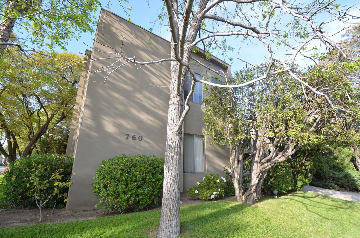Primary Photo - 760 S Marengo Ave