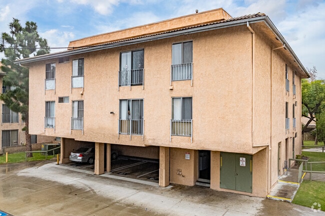 Alternar - Figueroa Gardens