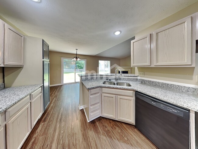 Foto del edificio - 545 Foxglove Ct