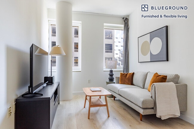 Building Photo - 70 W 45th St