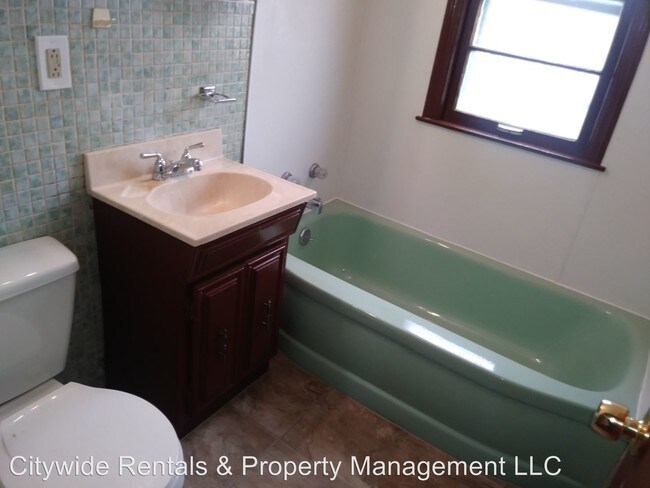 Building Photo - 2 br, 1 bath Apartment - 4612 N 46th St