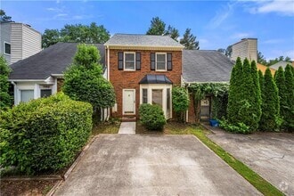 Building Photo - 1100 Magnolia Way SE