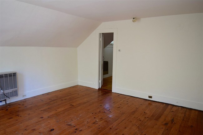 Building Photo - 31 S Village Rd