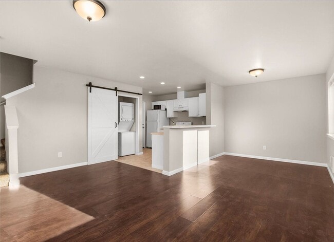 Building Photo - Spacious 2-Bedroom Duplex Near Tacoma Mall – Townhouse Style Living