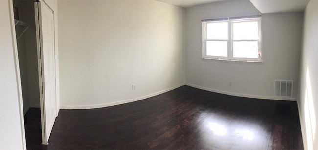 Building Photo - 310 6th Ave