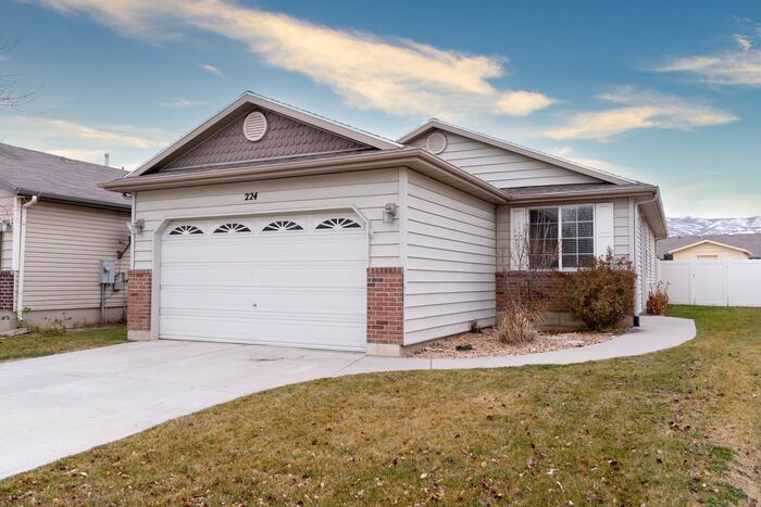 Primary Photo - Amazing Single Family Home for Rent in Nor...