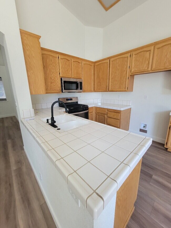 Building Photo - Modern 3-Bedroom, 2-Bathroom Home with Ope...