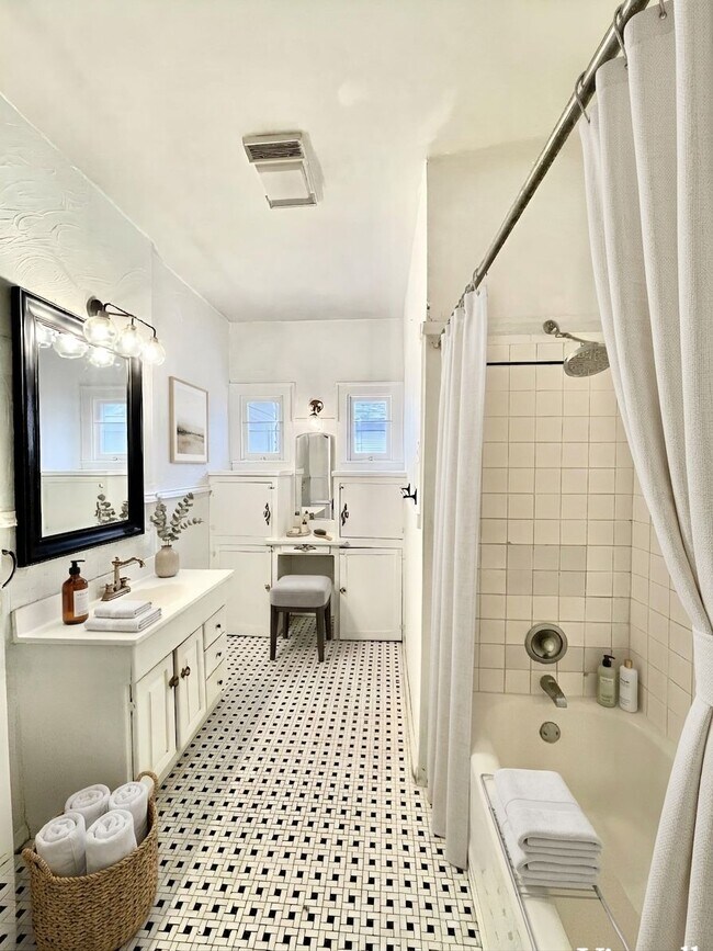 Building Photo - 307 Furr Dr